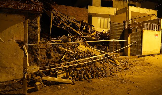 Birbiri ardına depremler yaşanıyordu: O ilde metruk bina çöktü!