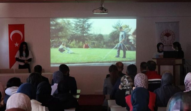 Diyarbakır’da öğrencilere fidan dikim eğitimi verildi