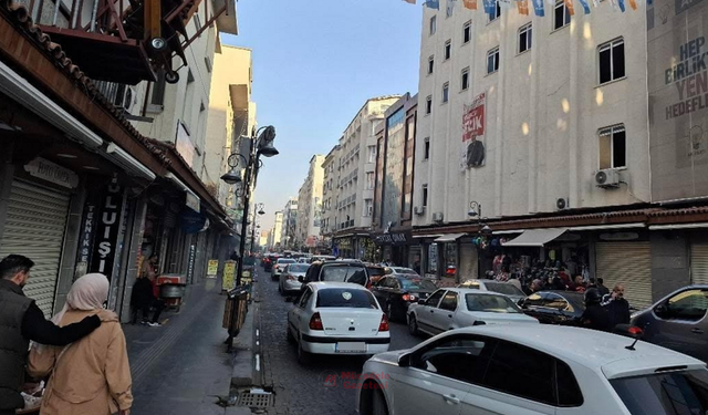Diyarbakır’ın Sur ilçesi dolup taşıyor: Otoparklar uyarı veriyor!