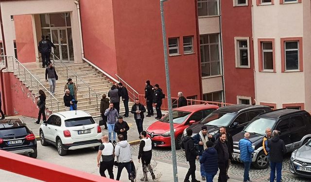 Üniversitede rehine krizi: Özel harekat devreye girdi!