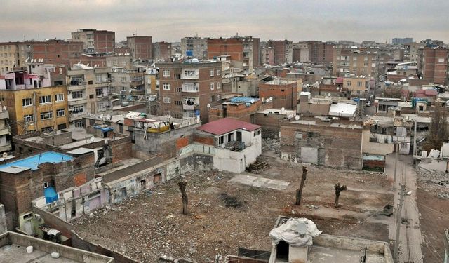 Diyarbakır’da çakmak gazını ateşe attılar!