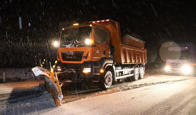 O şehirde kar yağdı: Sıcaklık sıfırın altına düştü!
