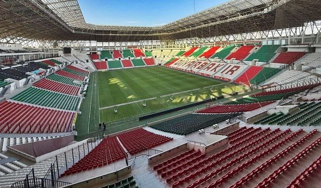 Diyarbakır Stadyumu’nda "kritik mesai": Çimler için etten duvar!
