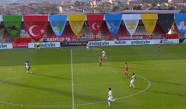 Amedspor maçında 17 Türk devletinin bayrağı asıldı