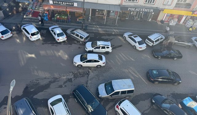 Diyarbakır’ın ilçesinde trafik çilesi: Vatandaş otopark istiyor