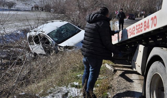 Diyarbakır’a gelen araç şarampole yuvarlandı: Yaralılar var