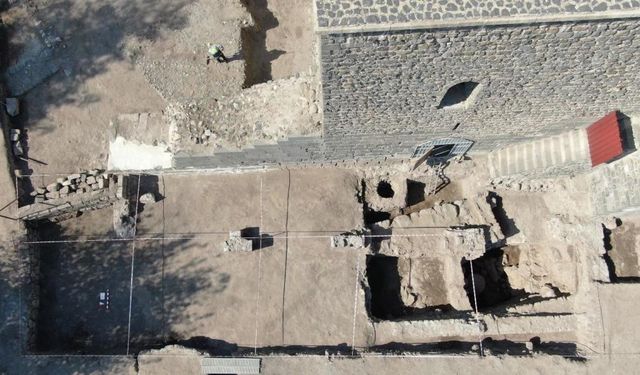 Diyarbakır Surlarının toprak altında olan kısmı ortaya çıktı!