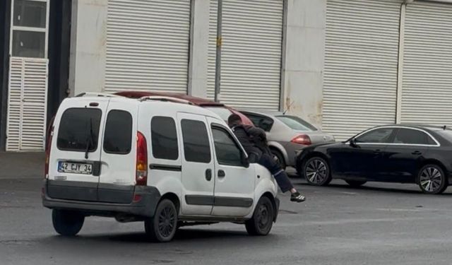 Diyarbakır'da ilginç anlar! Aracın üstünde tur attı, görenler şaştı kaldı