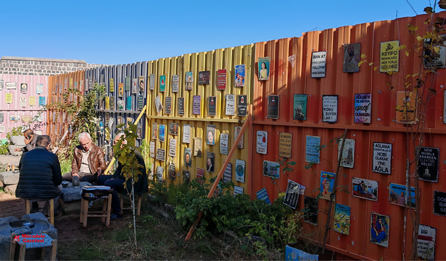 Diyarbakır’daki o kahve sokaktan geçenleri durdurup güldürüyor!