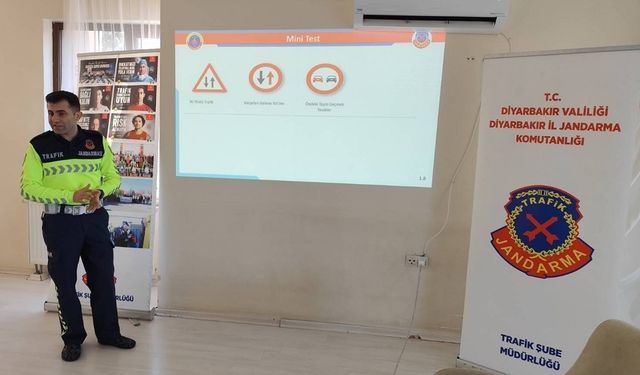 Diyarbakır’da emniyet kemeri takma eğitimi verildi