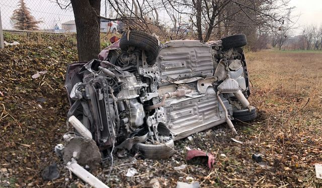 Elazığ-Diyarbakır yolunda kaza: Araç şarampole uçtu!