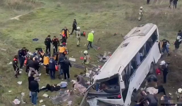 Otobüs devrildi: Çok sayıda ölü ve yaralı var!