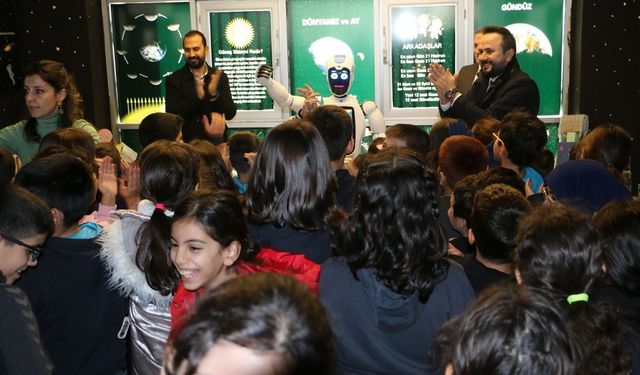 Diyarbakırlı öğrenciler çöpten 'Robot' yaptı: İşte görüntüleri