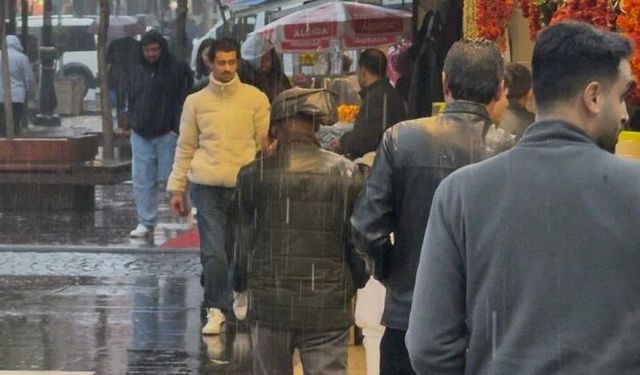 Diyarbakır’a yıldırım ve yağmur uyarısı: Dışarı çıkacaklar dikkat!