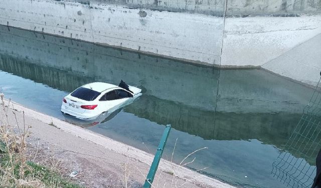 Diyarbakır'da otomobil kanala uçtu: Yaralı var!
