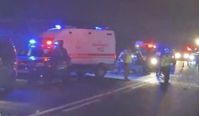 Araçlar çarpıştı: Çok sayıda ölü ve yaraları var!