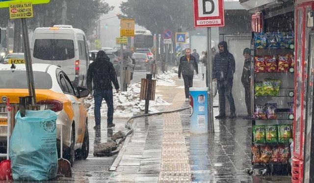 Diyarbakır için şemsiye vakti: Yağmur geliyor karlar eriyor!