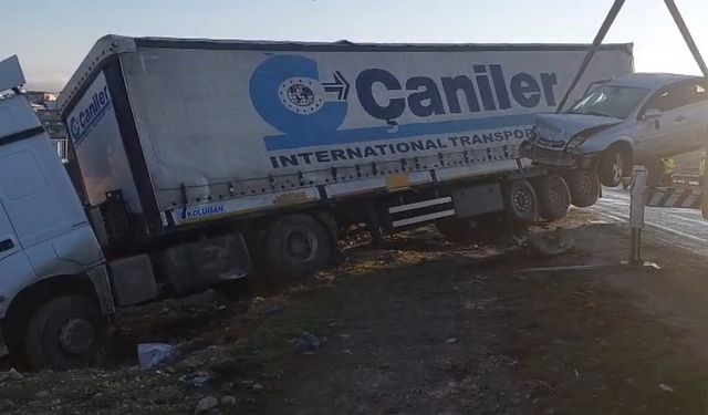 Buzlanma kazaya neden oldu: Sürücüler hayatını kaybetti