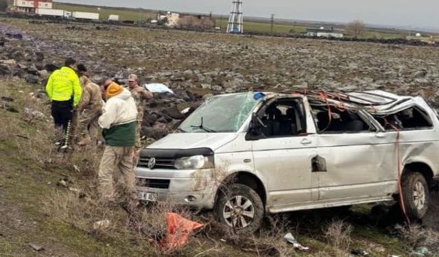 Şırnak'ta turistleri taşıyan araç devrildi: Çok sayıda ölü ve yaralı var