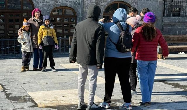 Soğuk havalar da turistleri durdurmadı: Diyarbakır’a akın ettiler