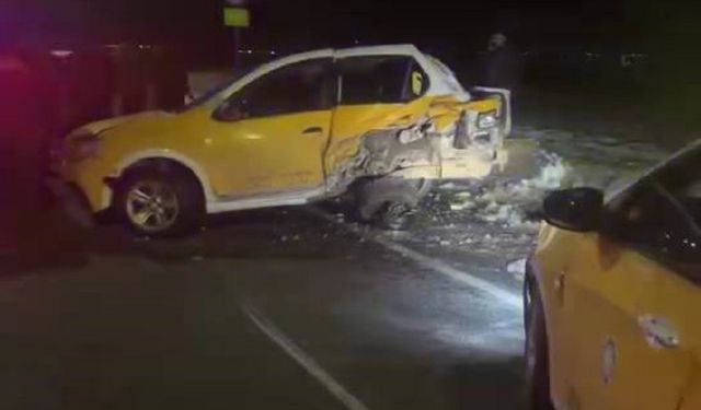 Diyarbakır’da ticari taksiler çarpıştı: Yaralılar var