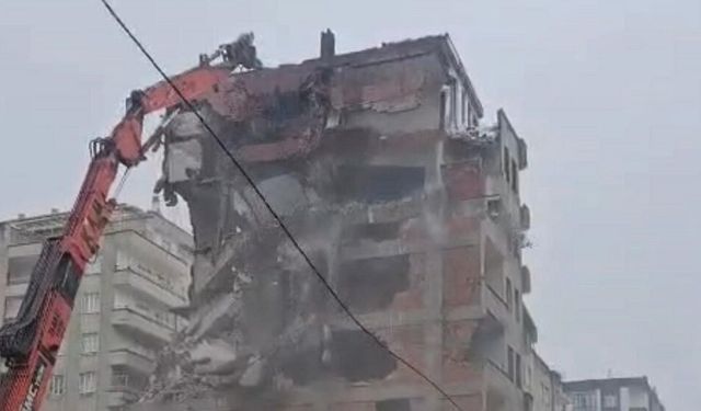 Diyarbakır’da çökme riski bulunuyordu: Tek dokunuşla yıkıldı