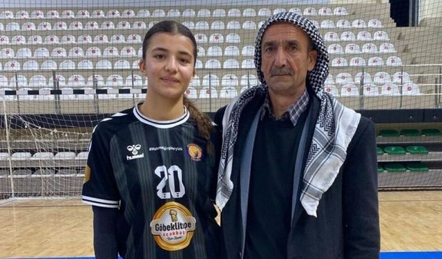 Babası maçı tribünden izledi: Viranşehirli Zehra 5 gol attı!