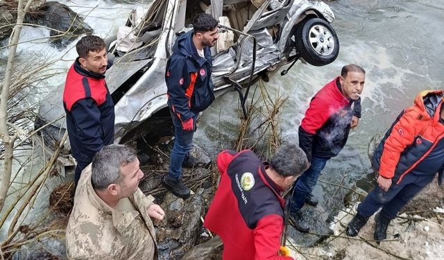 Bitlis’te otomobil dereye uçtu: Çok sayıda ölü ve yaralı var