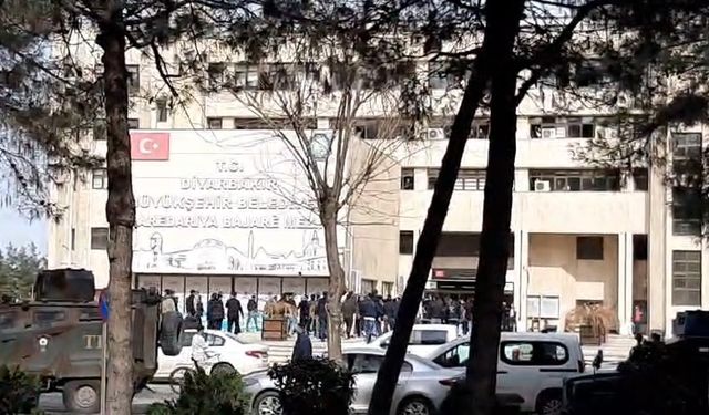 Diyarbakır Büyükşehir önünde eylem yaptılar: Açıklama geldi