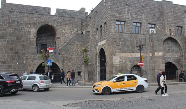 DEM Parti, Diyarbakır Surları'ndaki camiyi Meclis'e taşıdı: "İhmal silsilesi..."