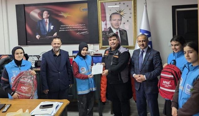 Diyarbakırlı öğrencilerden anlamlı bağış: 50 bin TL topladılar