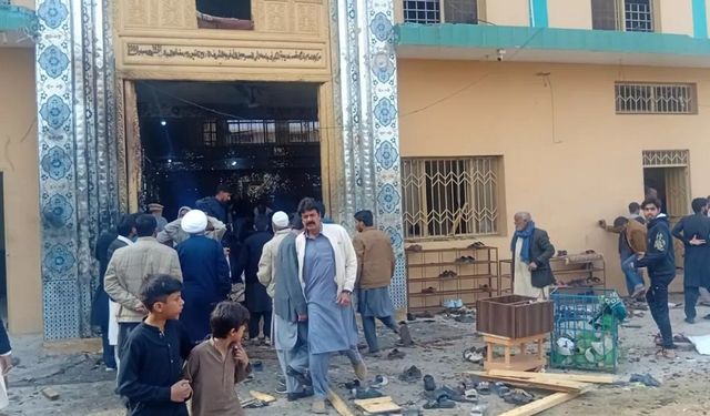Cuma namazında camiye saldırı: 10 ölü, 80 yaralı