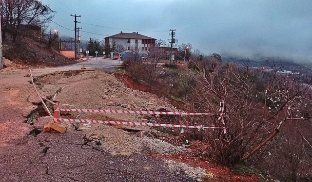 Diyarbakır’da heyelan: 13 köye ulaşım sağlanamıyor!