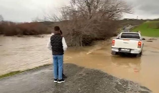 Diyarbakır'daki köye ulaşım kesildi: Vatandaşlar mahsur kaldı!