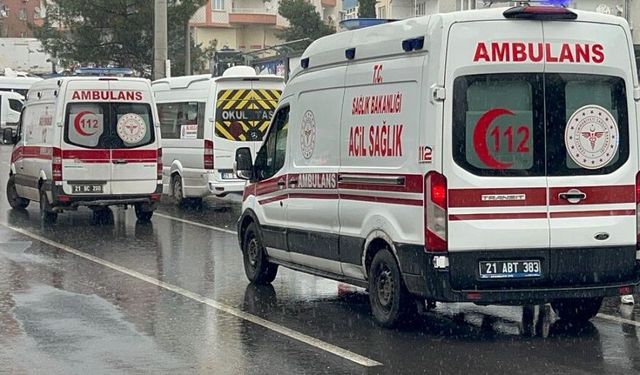 Diyarbakır’da yolcu minibüsü kaza yaptı: Yaralılar var!