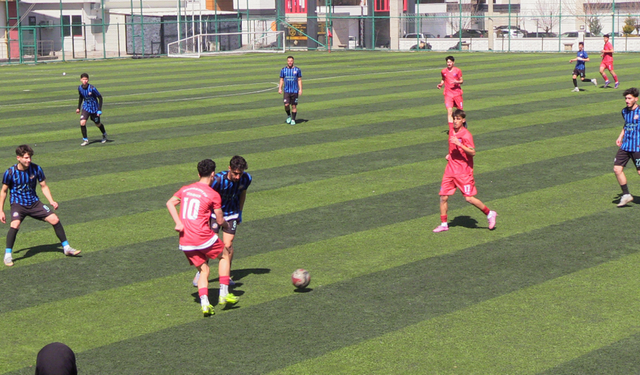 Zirve onların! Diyarbakır Büyükşehir Belediyespor grubu lider bitirdi!