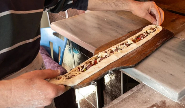 Diyarbakır’da pideciye gitti: Yanmış ürün verildi, savunma pes dedirtti!