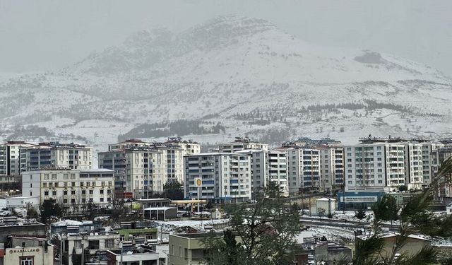 Diyarbakır’ın o bölgesine kar yağdı