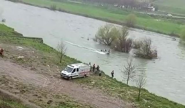 Korkulan oldu: Bir kişi Dicle Nehri’nde mahsur kaldı