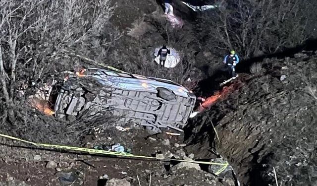 Malatya'da işçi servisi devrildi: 2 ölü, 10 yaralı