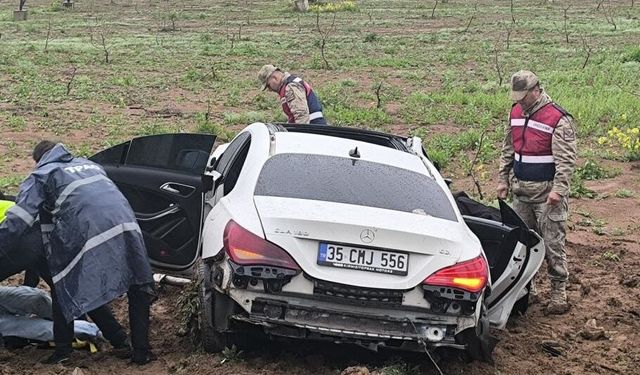 Otomobil ile kamyonet çarpıştı: Çok sayıda ölü ve yaralı var!