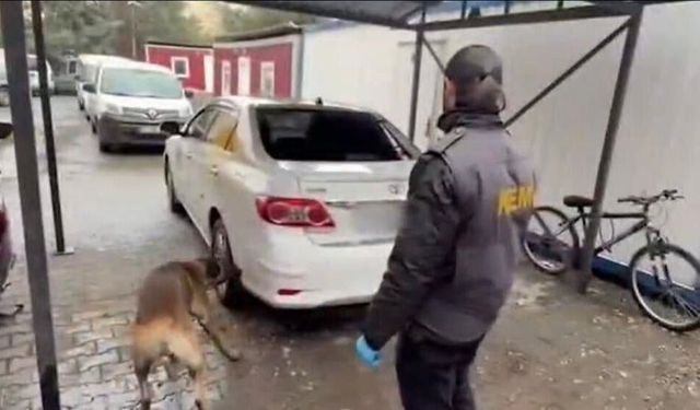 Diyarbakır'da otomobil tamponu ile kapısına gizlenmiş halde bulundu!