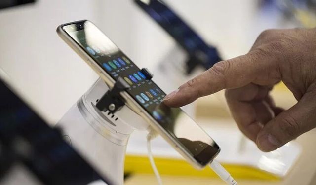 Akıllı telefon fiyatlarına dev zam geliyor: Tarih ve oran verildi