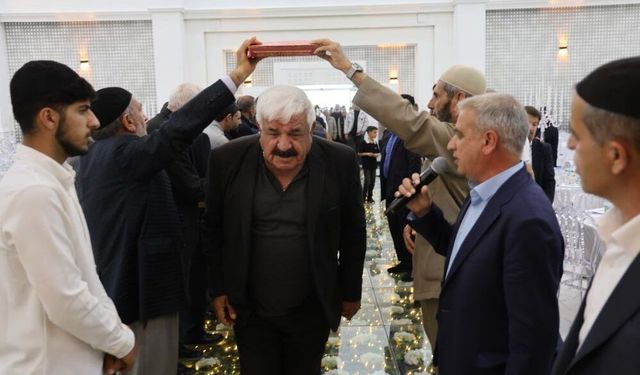 Diyarbakır’da kan davalı aileler Kur'an altından geçerek barıştı