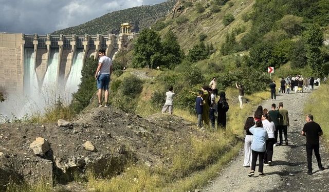 Diyarbakır’da seyirlik manzara oldu: İzlemeye gittiler!