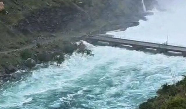 Diyarbakır'ı Malatya'ya bağlayan köprü ulaşıma kapatıldı!