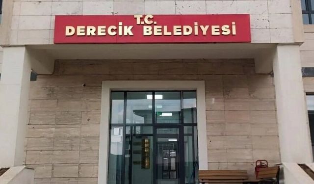 Hakkari Derecik Belediyesi AK Parti’ye geçti