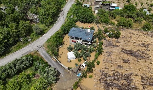 Hatay’da sel felaketi: Can kaybı 4’e yükseldi, kayıp bir kişi aranıyor