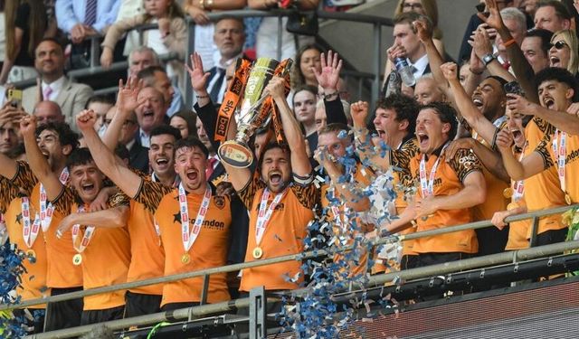 Hull City Premier Lig'e yükseldi, Acun Ilıcalı servet kazandı
