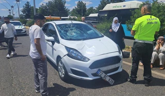 Dicle Üniversitesi’nde bir kişiye otomobil çarptı: Durumu ağır!